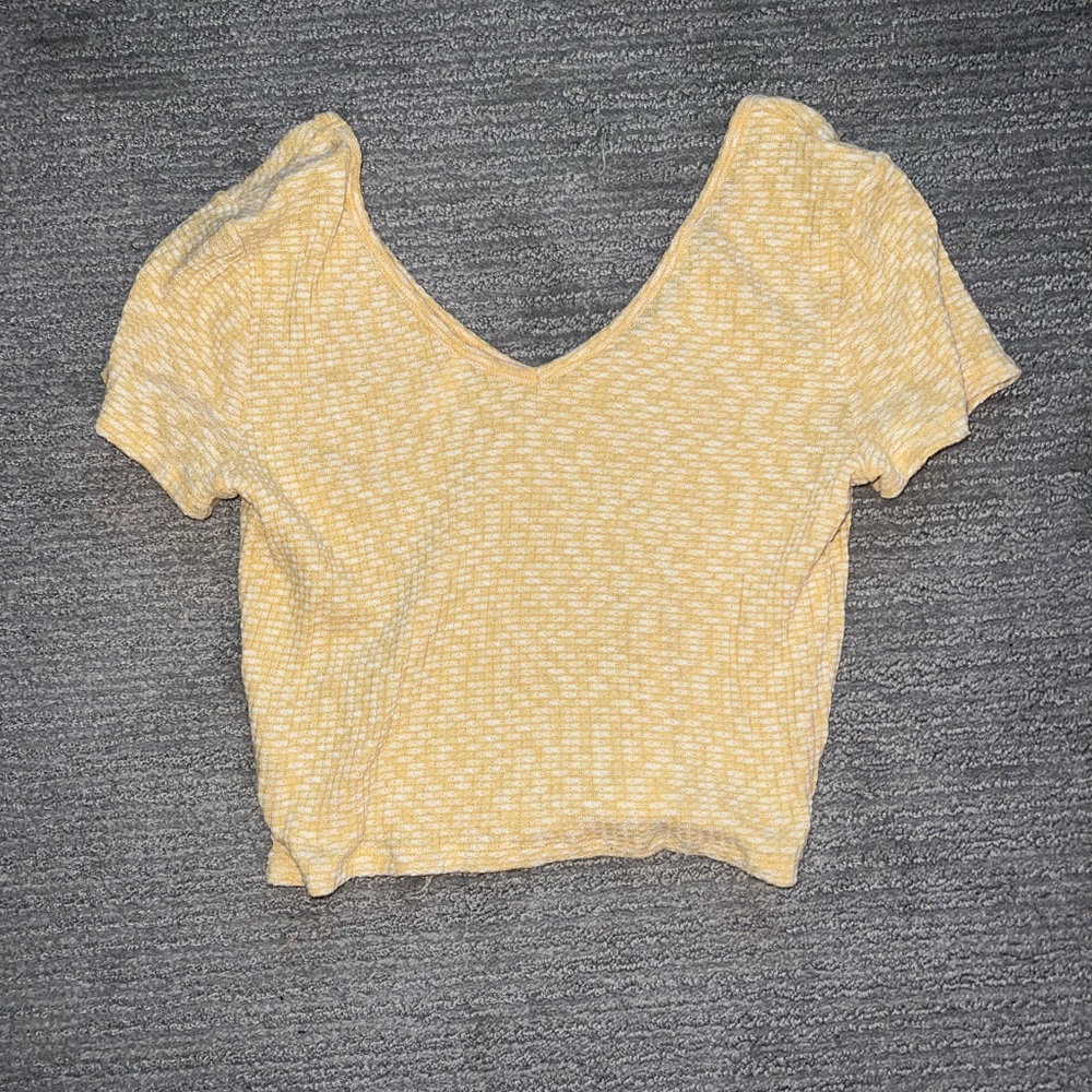Yellow So Short-sleeve V-neck. Size M.